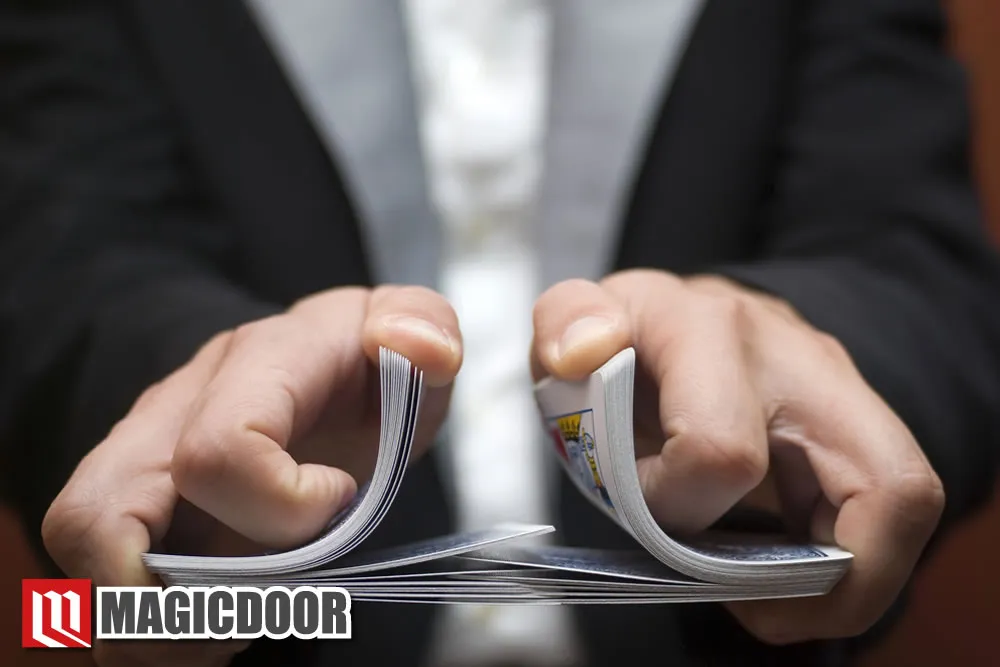 リフルシャッフルのやり方！トランプをテーブルや空中で混ぜるテクニックを解説