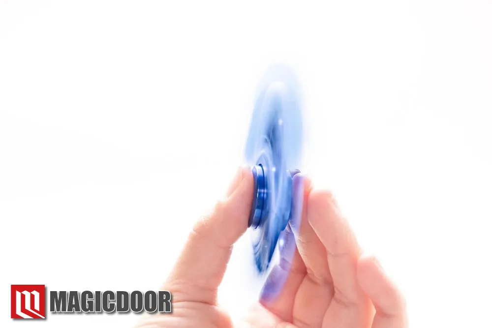 ハンドスピナーの超絶技テクニック！魅せるのに最適なアイテムも紹介