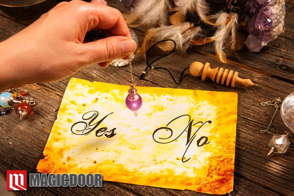 ペンデュラムの使い方とは？占い好き必見の誰でもできるダウジング！