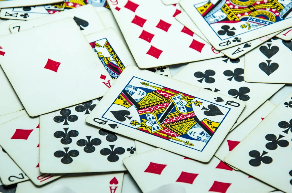 スペードマークは死を意味する？トランプのマークに隠された真実と