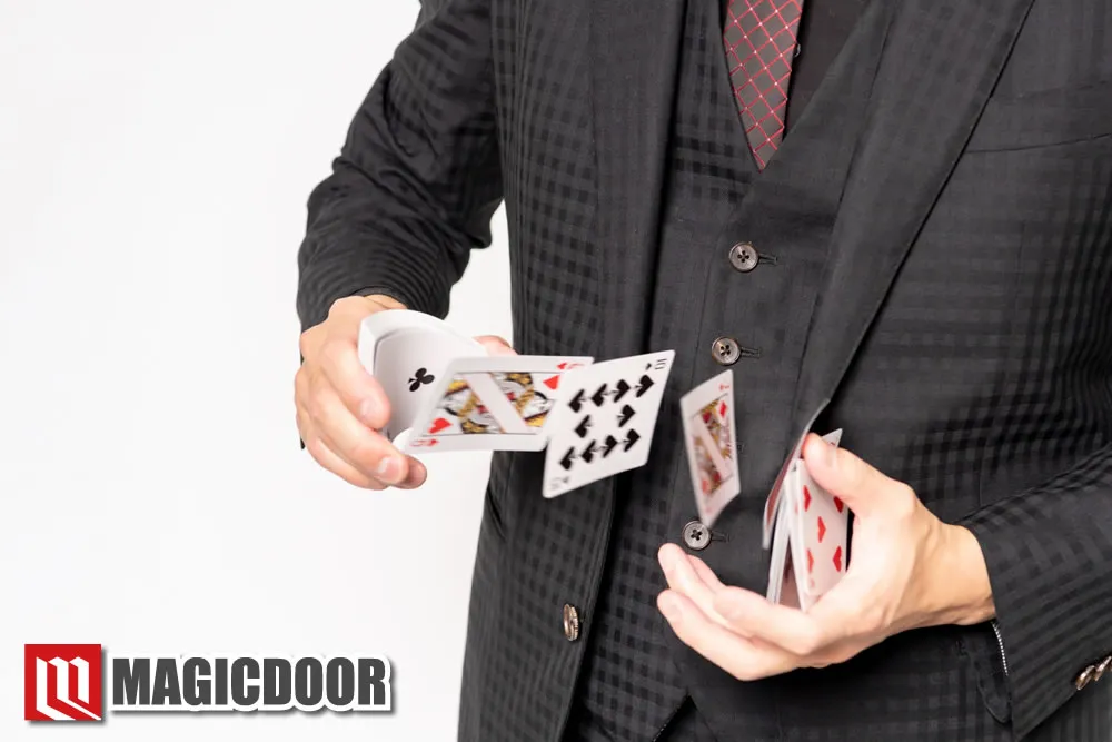 プラスチック製のおすすめトランプを紹介！紙製カードのトランプや選び方も解説